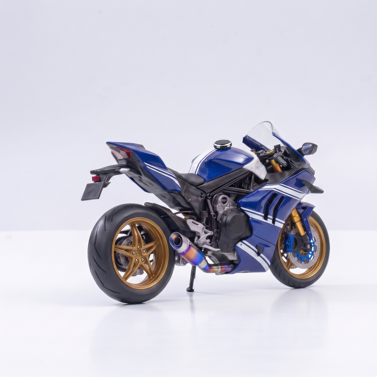 Aromotors blue sport bike diffuser with fuel-cap water filler on the tank