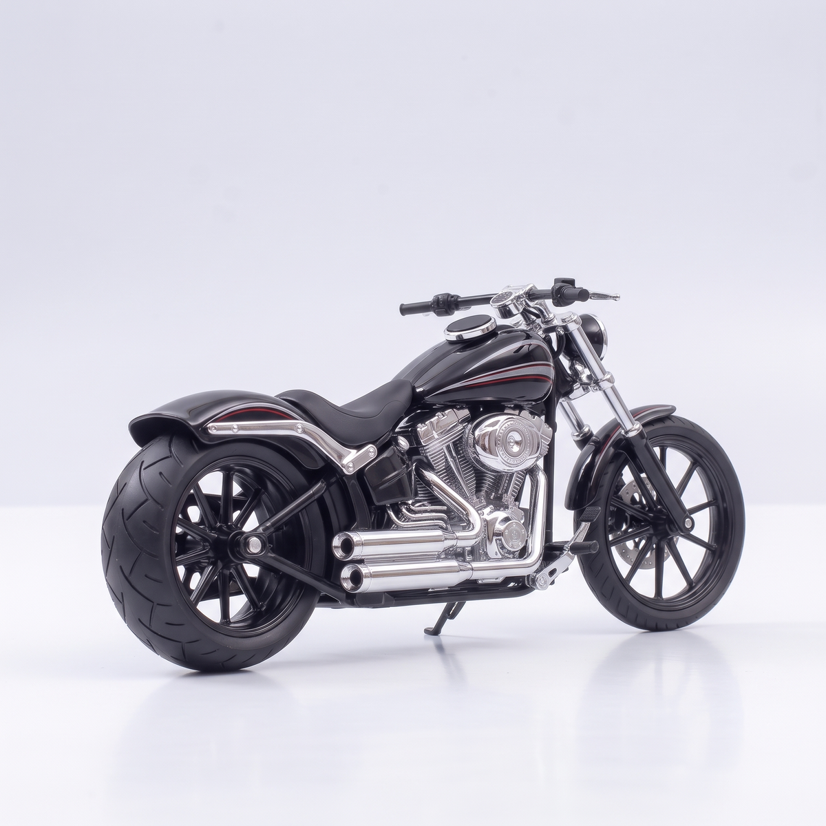 Aromotors black cruiser diffuser with fuel-cap water filler on the tank